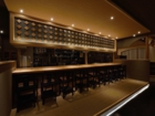 LSDdesignが店舗デザインした沖縄県宜野湾市の居酒屋「旬　やざかり」のカウンター