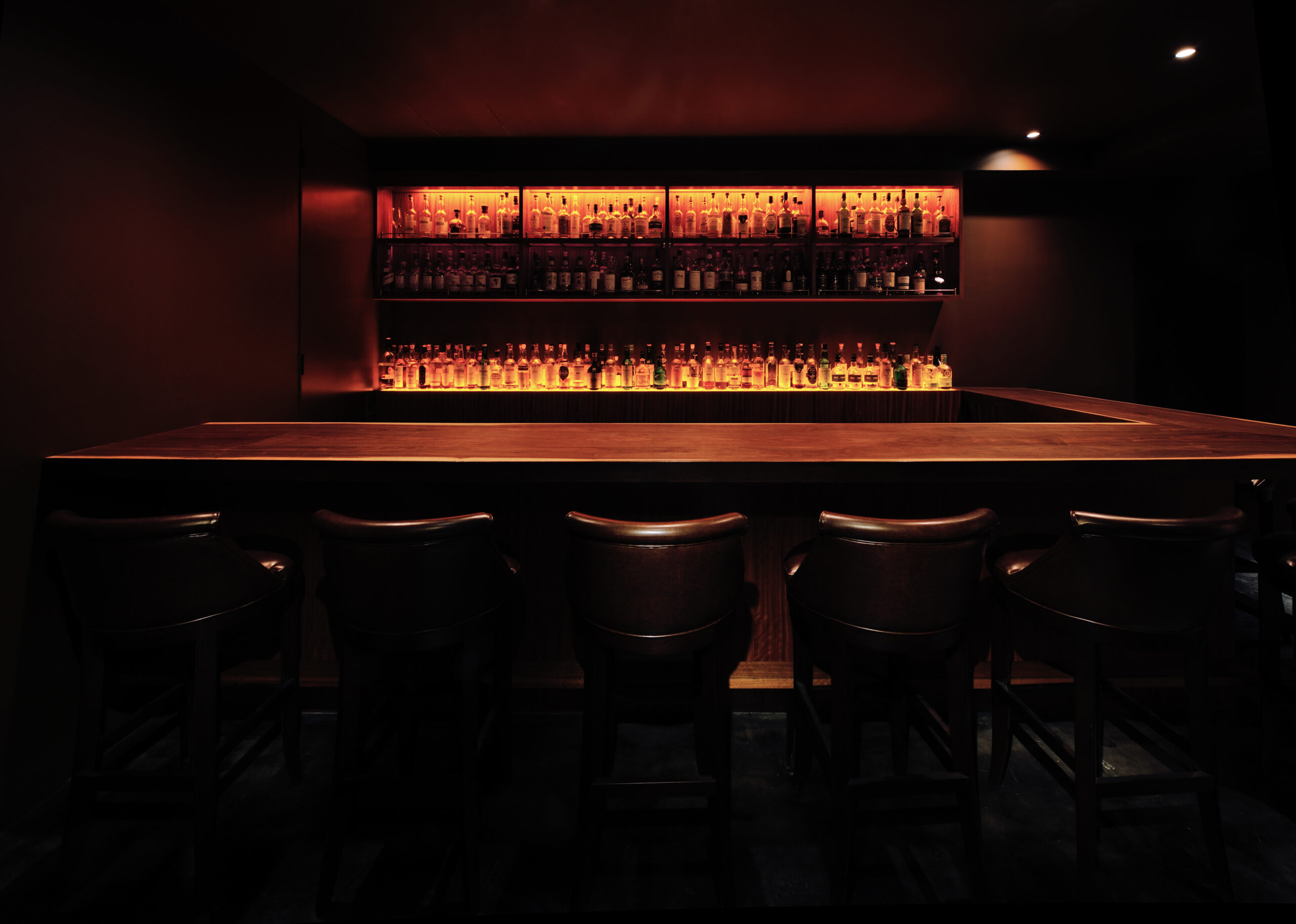 BAR/CLUB