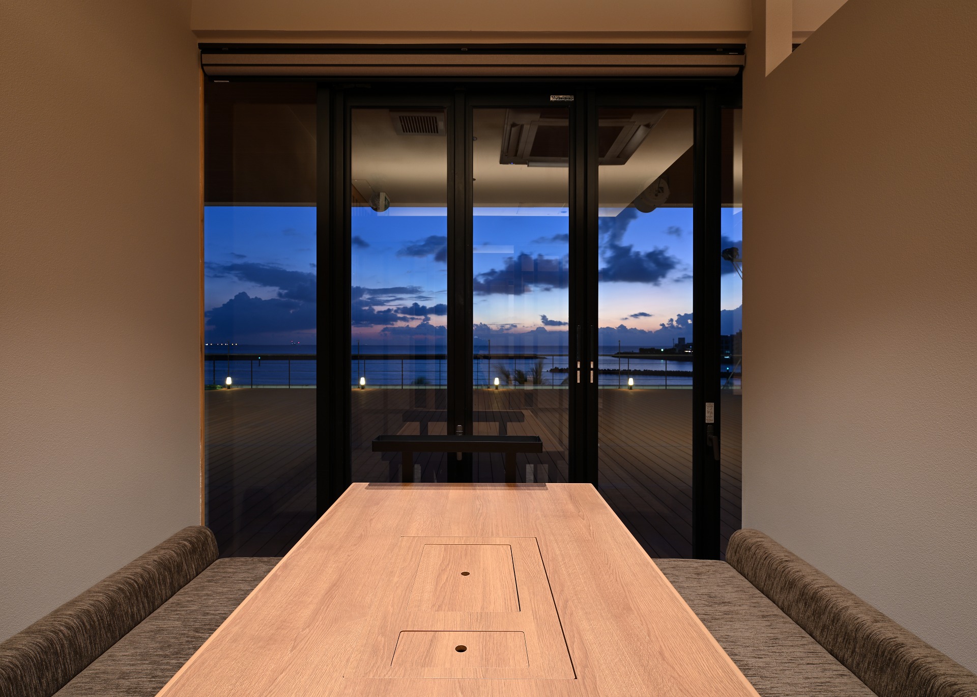 琉球の牛 北谷店３F_店舗設計_沖縄_内装デザイン_店舗デザイン_宮古島_商業施設_ホテルデザイン_設計施工