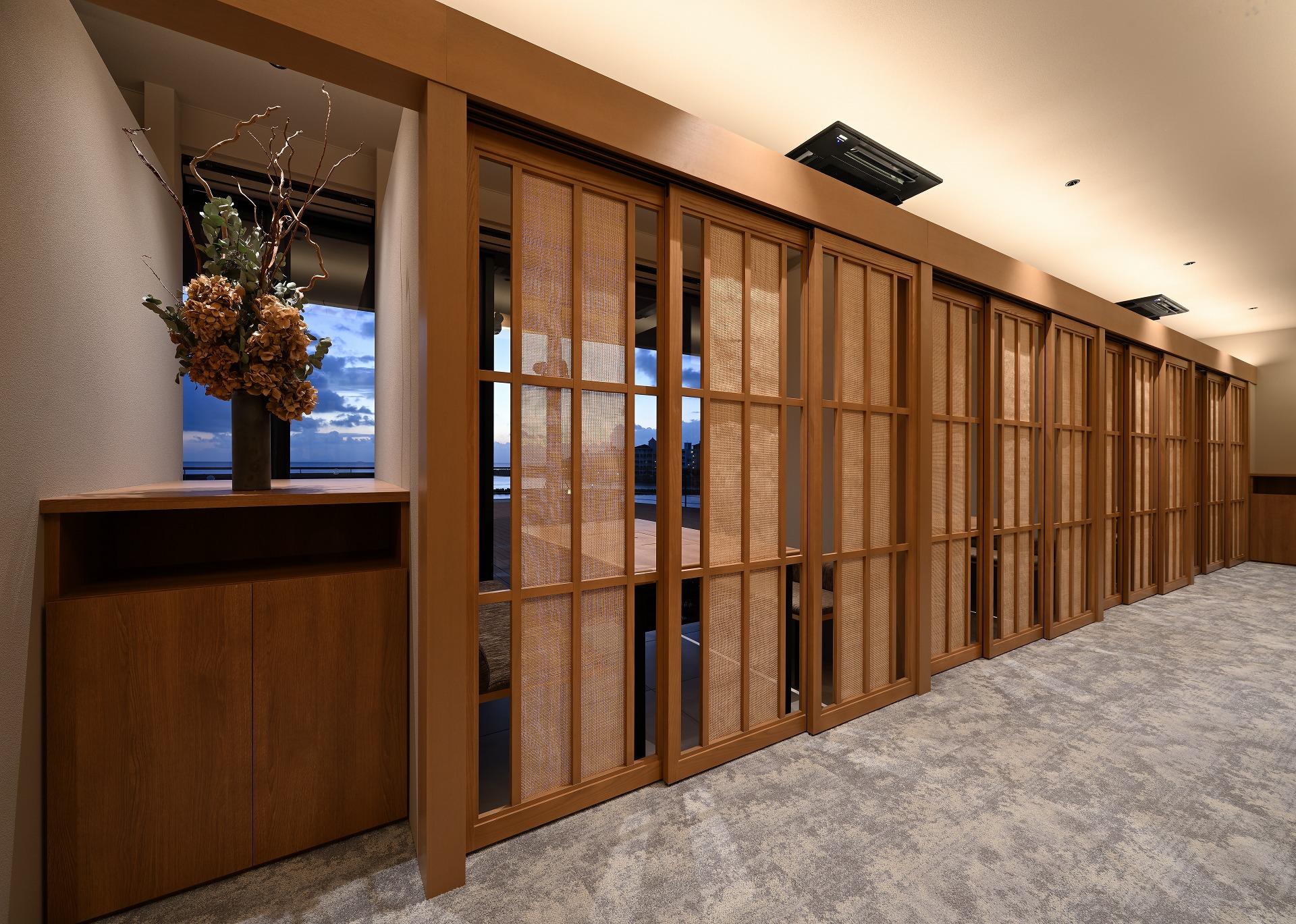 琉球の牛 北谷店３F_店舗設計_沖縄_内装デザイン_店舗デザイン_宮古島_商業施設_ホテルデザイン_設計施工