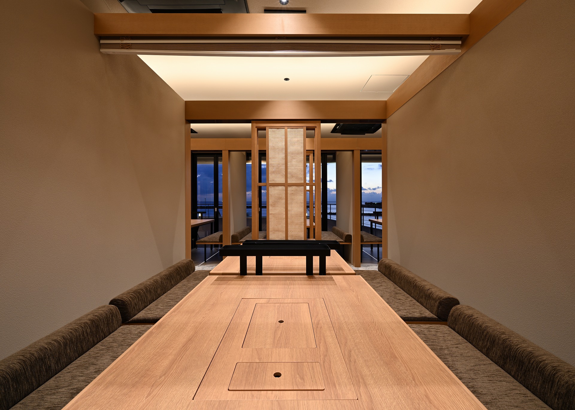 琉球の牛 北谷店３F_店舗設計_沖縄_内装デザイン_店舗デザイン_宮古島_商業施設_ホテルデザイン_設計施工